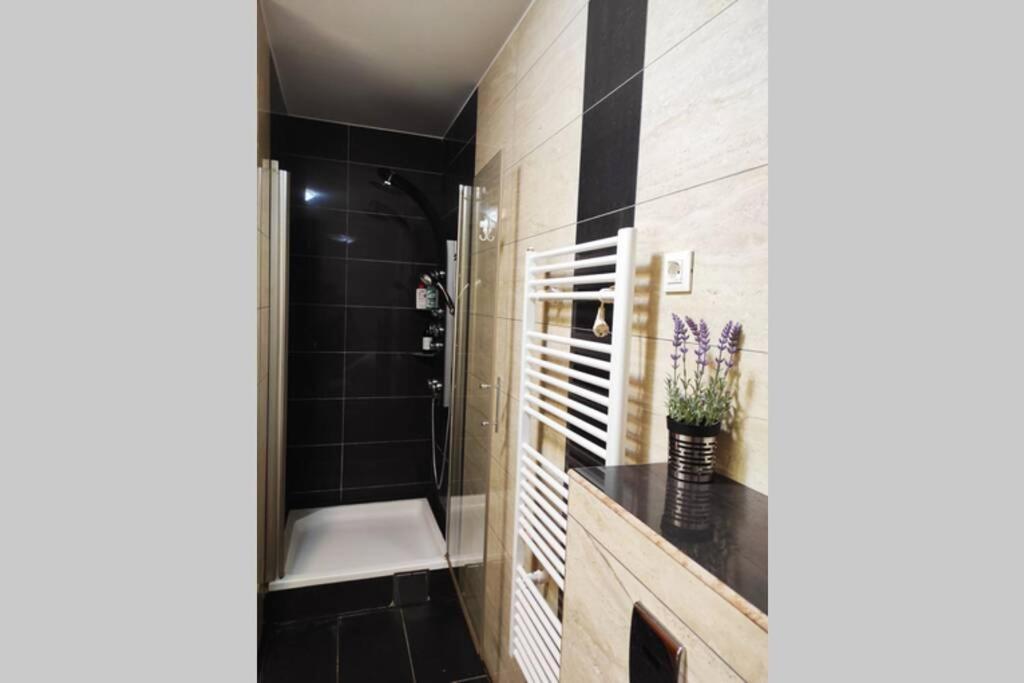 Spacious Apartment Near City Center And The Beach Split Exterior photo